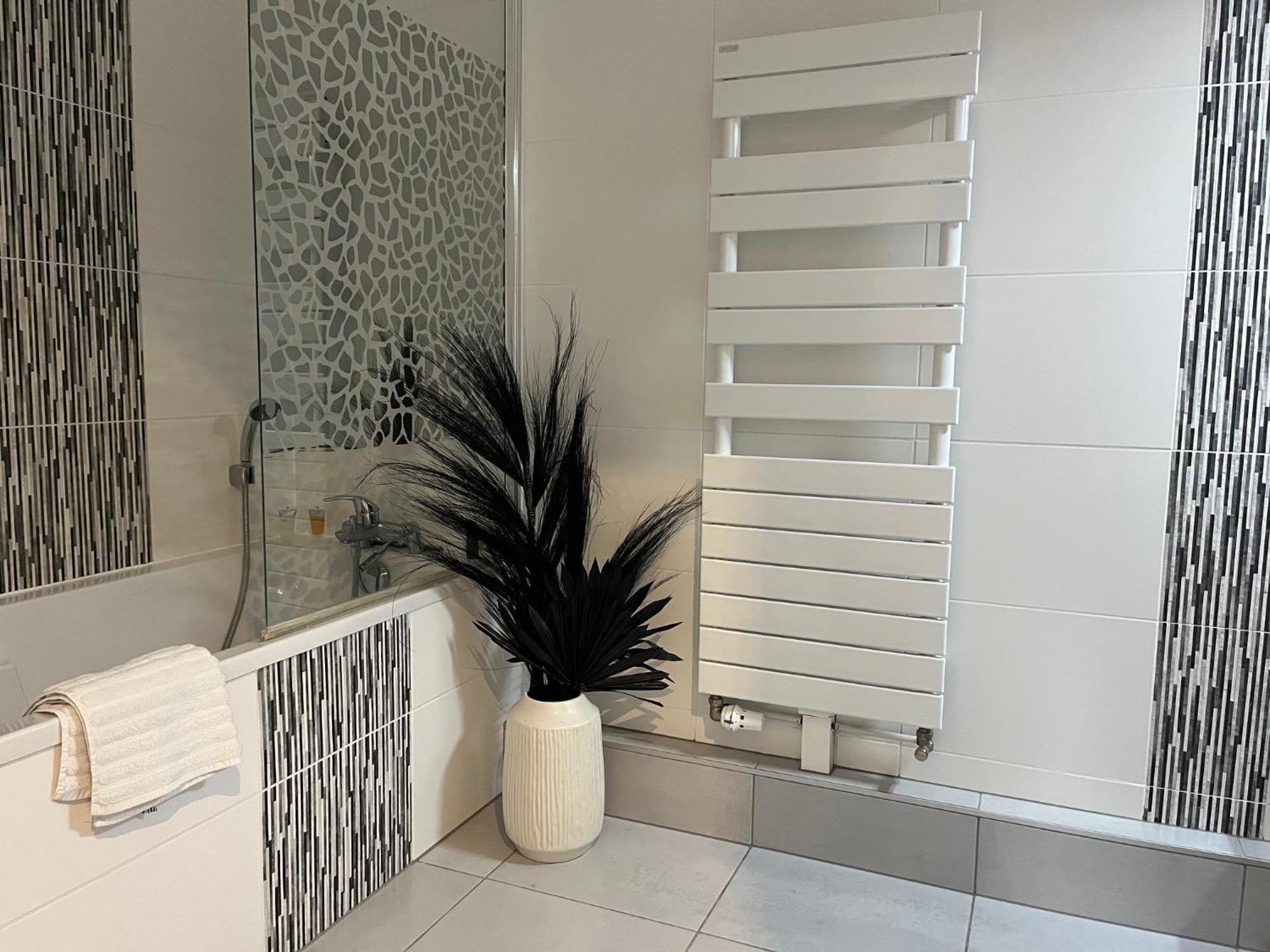 A Few Steps From Basel With Balcony And Free Private Parking Apartment Saint-Louis  Bagian luar foto